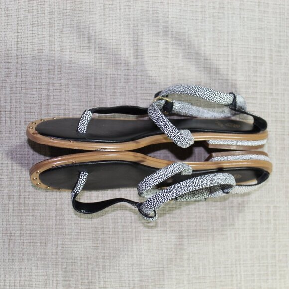 Isola Mackenzie Black and White Flat Sandal Sz 8.5 - Picture 2 of 7